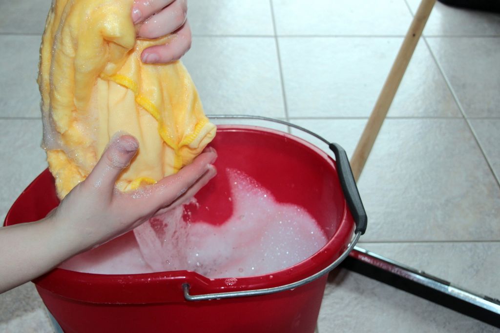 Togliere Le Macchie Di Olio Dal Pavimento I Rimedi Per Eliminare L